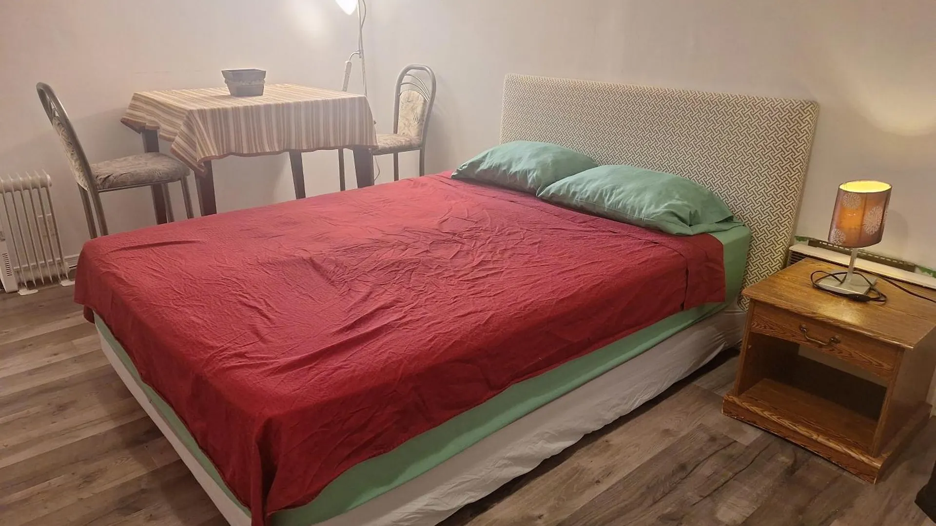 Homestay Midtown Toronto Next To Subway Line 1 Apartment