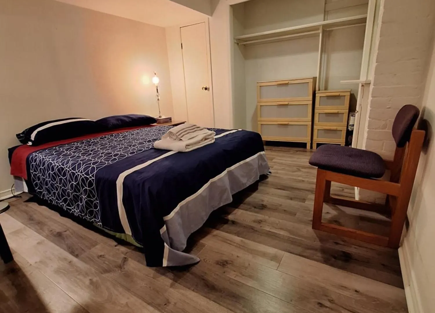 Midtown Toronto Next To Subway Line 1 Apartment Homestay